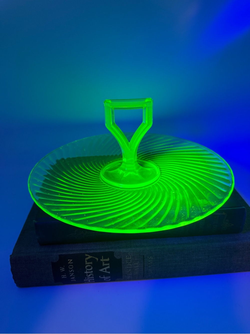 Vintage IMPERIAL GLASS Uranium Twisted Optic Center Handled Tidbit Tray 10”